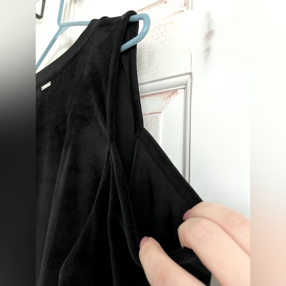 Michael Kors Open Shoulder Top - Picture 8 of 8